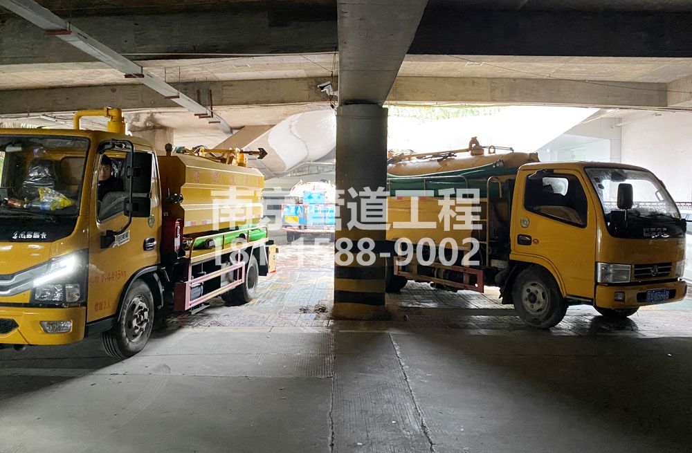 274盛和家园商场地下室化粪池清理