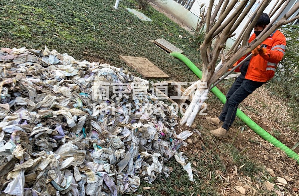 315盛和家园化粪池垃圾清理